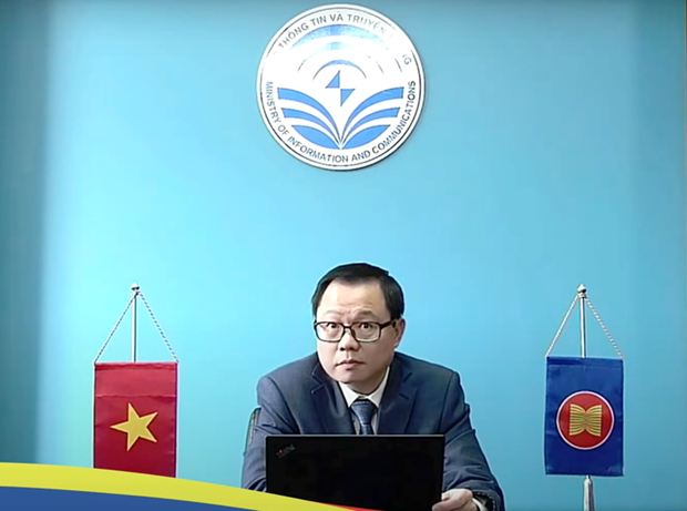 赵明龙先生在河内分会场以线上方式出席会议。（图片来源：ictvietnam）
