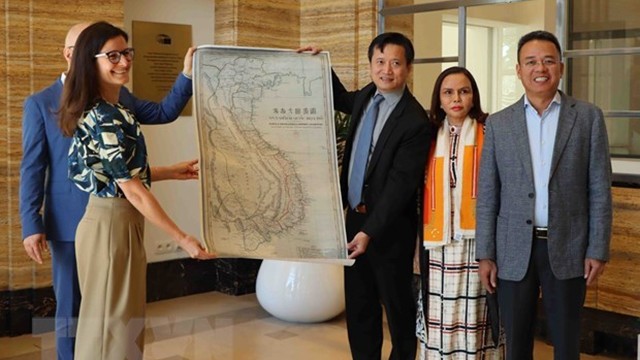 越南向欧洲历史博物馆赠送《安南大国画图》。（图片来源：越通社）