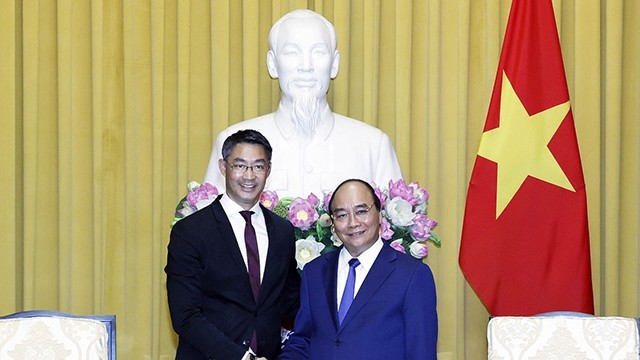 越南国家主席阮春福会见越南驻瑞士名誉领事菲利普·罗斯勒。（图片来源：越南之声）
