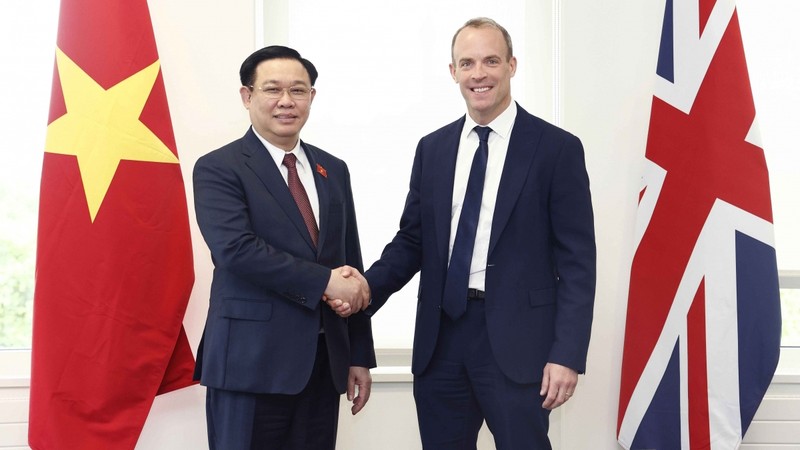 越南国会主席王廷惠会见英国副首相兼司法部长多米尼克·拉布。