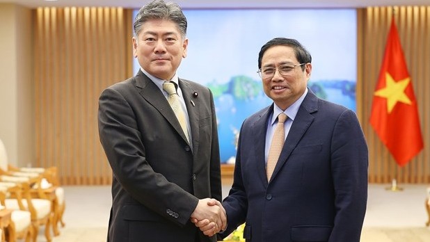 越南政府总理范明正会见日本法务大臣古川祯久。（图片来源：越通社）