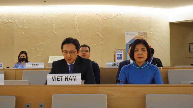出席会议的越南代表团。（图片来源：越通社）
