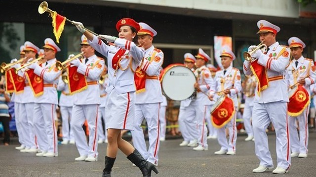 越南警察音乐团的表演节目。