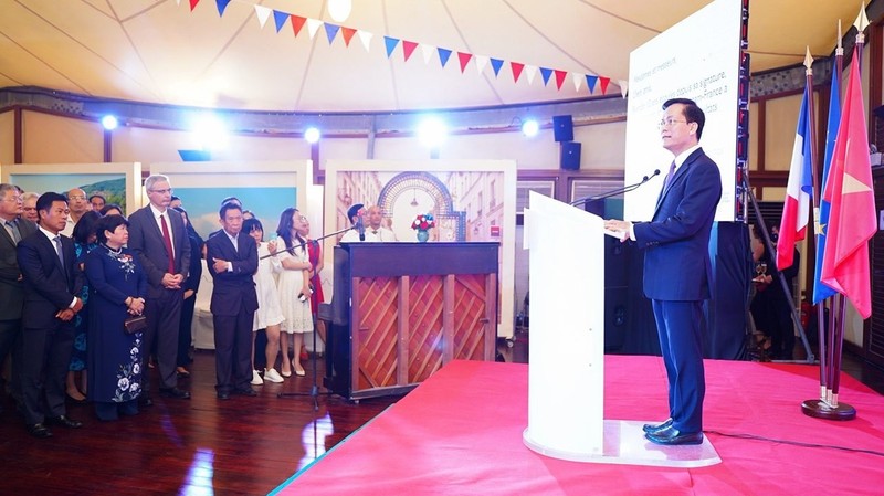 越南外交部副部长何金玉在仪式上发言。（图片来源：国际报）