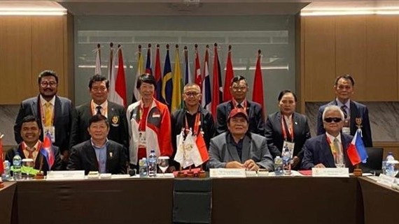 第27届东南亚残奥会成员理事会会议的各国代表。（图片来源：越通社）
