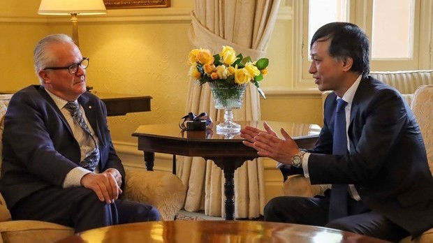 越南驻澳大利亚大使阮必成礼节性拜会西澳大利亚州州长道森。（图片来源：国际报）