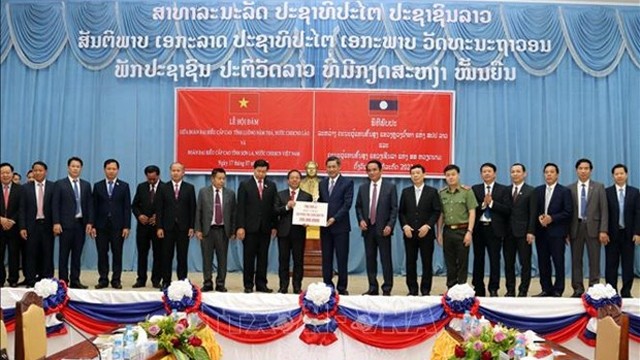 越南山萝省于2022年7月向老挝琅南塔省捐赠2亿越盾。