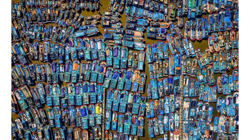 越南摄影师《渔船矩阵》摄影作品荣获国际奖项。 