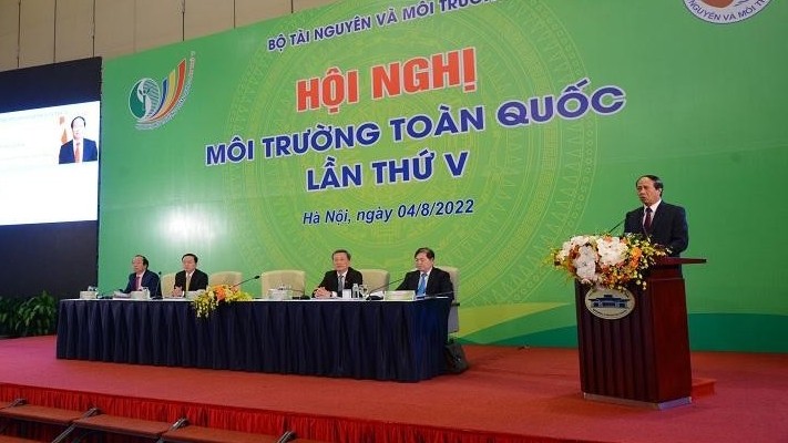 越南政府副总理黎文成出席全体会议并发表讲话。
