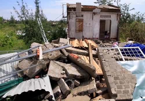 广平省的一间房屋被倒塌。 (Photo: 图片来源：越南快讯报网)