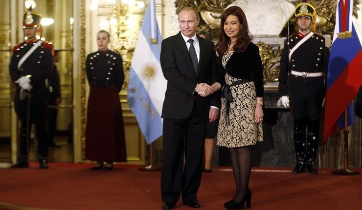 阿根廷总统克里斯蒂娜１２日与到访的俄罗斯总统普京举行会晤。