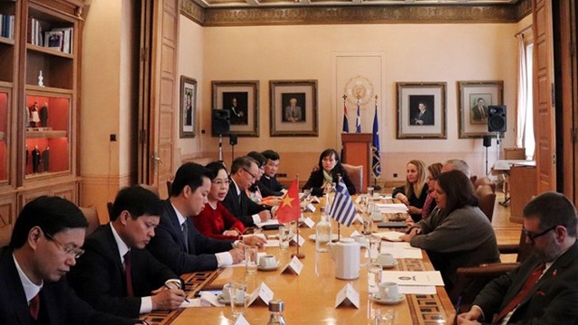 河内市代表团同雅典市领导举行工作会谈。（图片来源：新河内报）