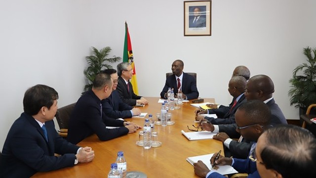 陈国旺同志会见莫桑比克总理卡洛斯•奥古斯丁•德罗萨里奥。 （图片来源：越通社）
