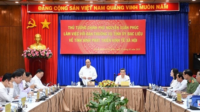 阮春福总理同薄辽省领导人举行工作会议。（图片来源：VGP）