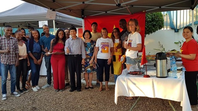 越南驻莫桑比克大使馆推介越南饮食文化。