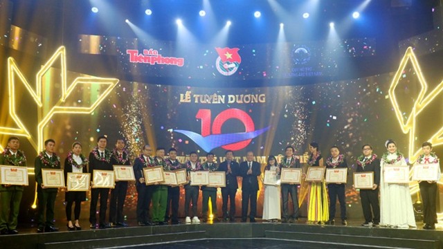 2018年越南10名优秀青年表彰仪式。