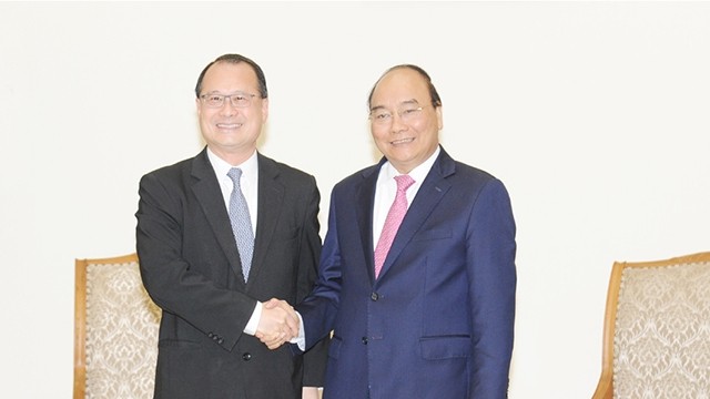 越南政府总理阮春福会见香港越南商会会长蔡冠深。（陈海 摄）