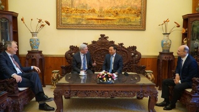 吴德孟大使会见伊万·梅利尼科夫副主席。