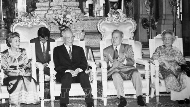原越南国家主席黎德英于1955年对柬埔寨进行正式访问。（图片来源：越通社）