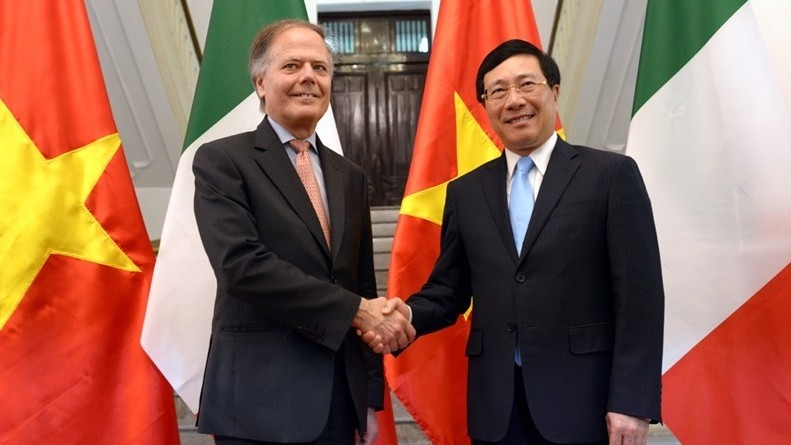 范平明副总理和米拉内西部长。（图片来源：VOV）