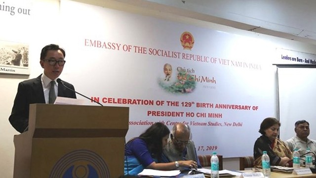 越南驻印度大使范生珠在纪念活动上讲话。