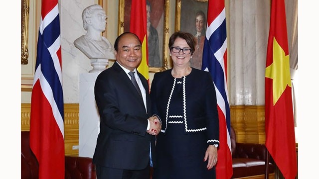越南政府总理阮春福会见挪威议长特罗恩。（图片来源：VGP)