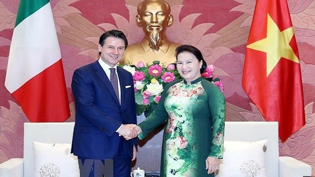 越南国会主席阮氏金银会见意大利总理朱塞佩·孔特。（图片来源：越通社）