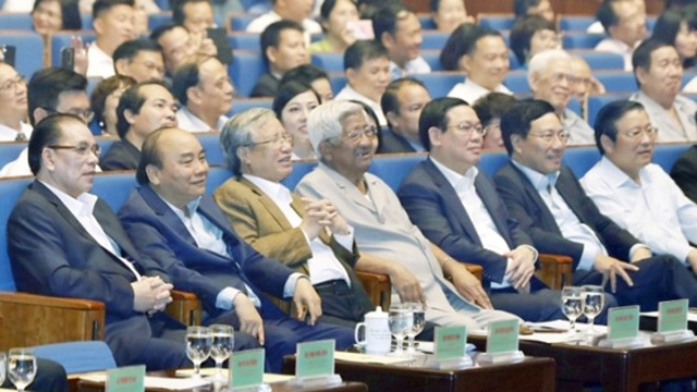 阮春福总理出席2019年“全国携手关爱困难群众”活动。
