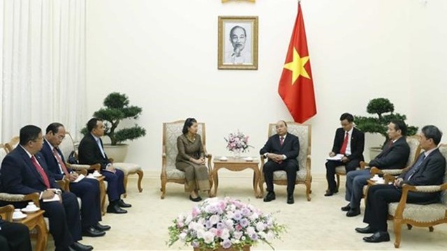 越南政府总理阮春福会见柬埔寨副首相梅森安。（图片来源：越通社）
