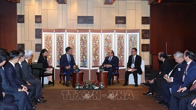 阮春福总理会见GS Energy集团领导。（图片来源：越通社）