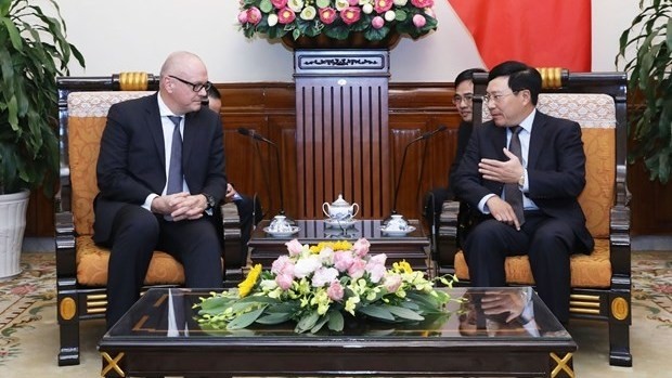 范平明副总理会见德国外交部国务秘书米夏埃利斯。（图片来源：越通社）