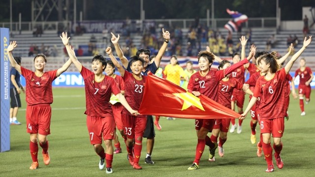 越南U22女子足球队夺得第30届东南亚运动会女足金牌。
