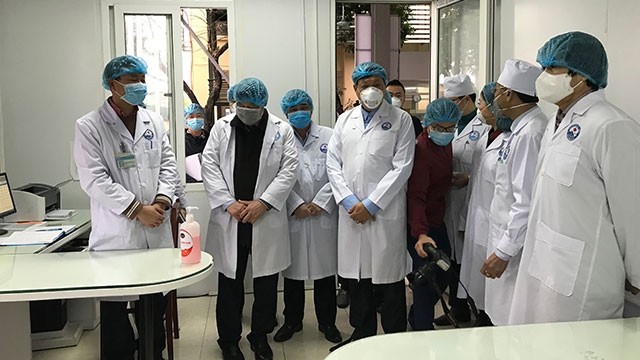 越南卫生部视察督导永福省疫情防控工作。