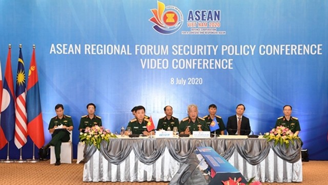 越南国防部副部长阮志咏上将主持会议。
