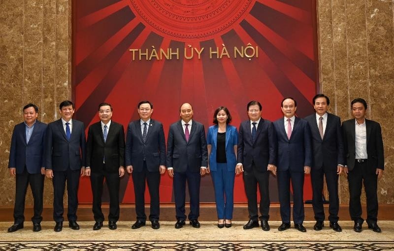 越南政府总理阮春福河内市主要领导干部举行工作座谈会。（图片来源：人民报网）