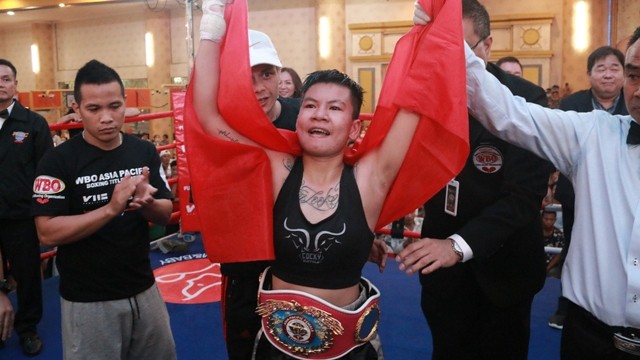 越南女拳手阮氏秋儿去年2月份夺得WBO亚太区金腰带。（图片来源：青年报）