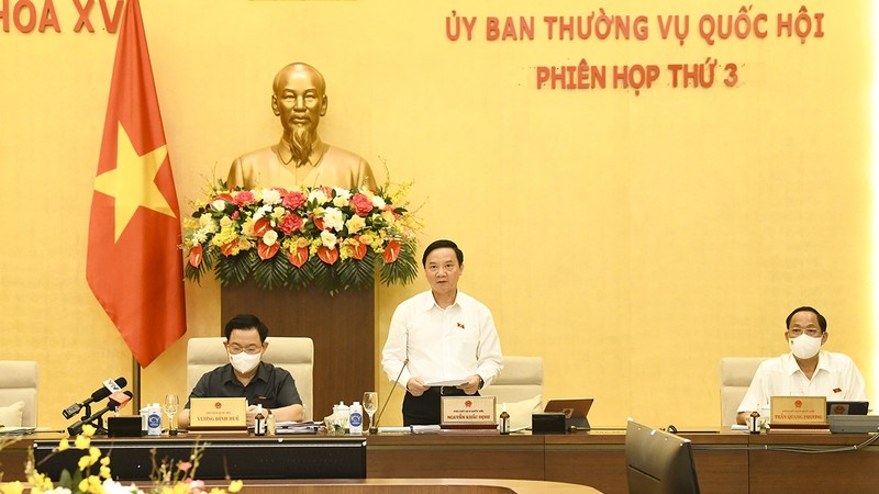 国会副主席阮克定在会上发表讲话。（图片来源：越南国会门户网站）