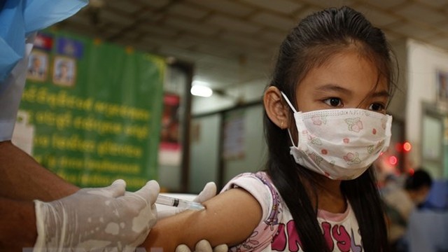 柬埔寨开始对儿童接种疫苗。