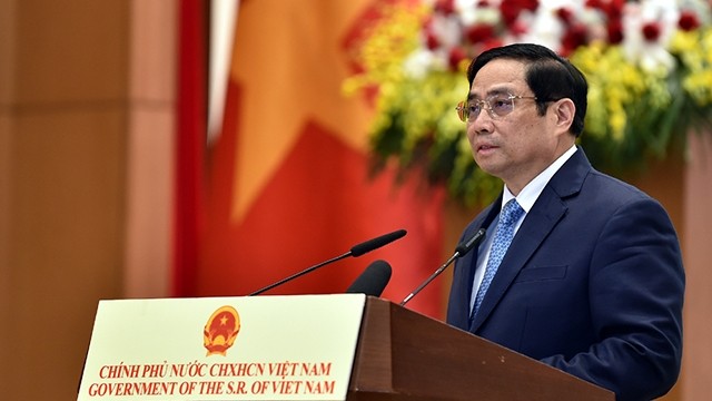 越南政府总理范明正出席会议。