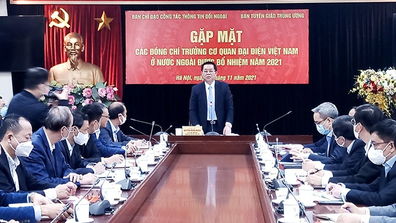 越共中央宣教部部长阮重义会见越南驻外代表机构首席代表。