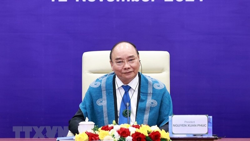 阮春福主席于11月12日晚在河内以视频方式出席亚太经合组织第二十八次领导人非正式会议。（图片来源：越通社）