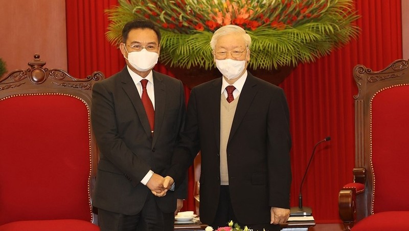 越共中央总书记阮富仲会见老挝国会主席赛宋蓬·丰威汉。