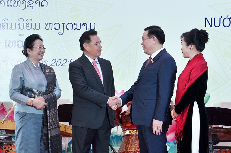 国会主席王廷惠举行晚宴欢迎老挝国会主席到访。
