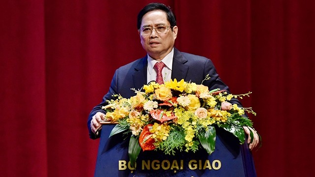 越南政府总理范明正出席并指导会议。（图片来源：陈海 摄）