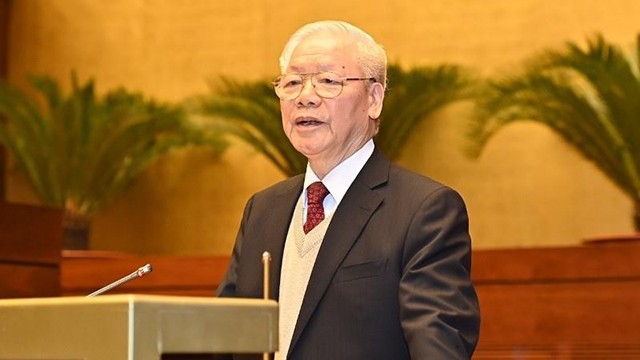 越共中央总书记阮富仲在会议上发表主旨演讲。