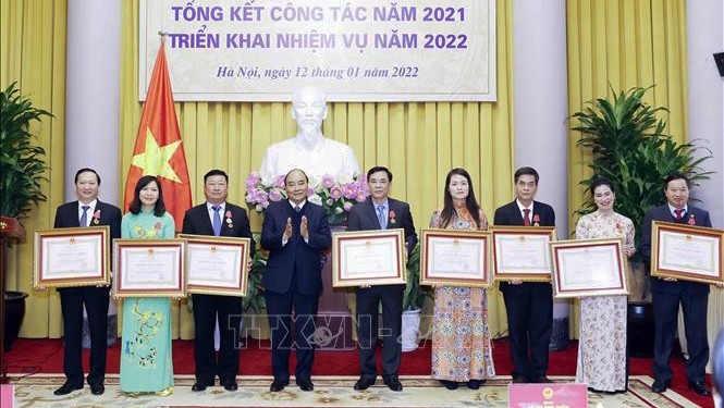 国家主席阮春福出席国家主席办公厅2021年工作总结和2022年任务部署会议。