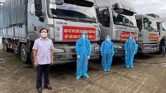 越南劳动荣军与社会部提请政府发放逾9877吨大米 帮助贫困人员欢度春节。