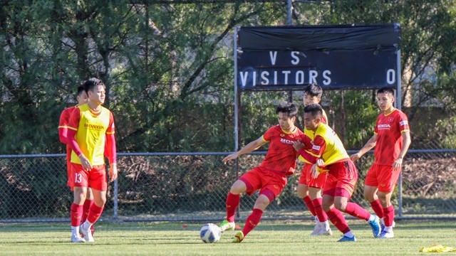 越南男足队在澳大利亚进行首场集训。