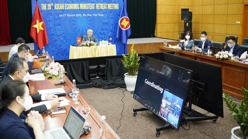 越南代表团以视频方式与会。（图片来源：新河内报）