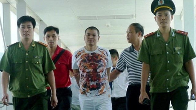 越南警方将跨境罪犯引渡回国。